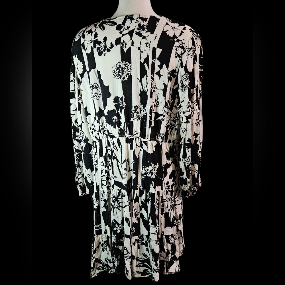 Rusttydustty Dress Size 2X Black & Off White Floral EUC - Picture 3 of 9